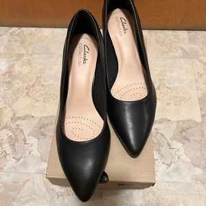 Clark’s Kitten Heels Size 8W